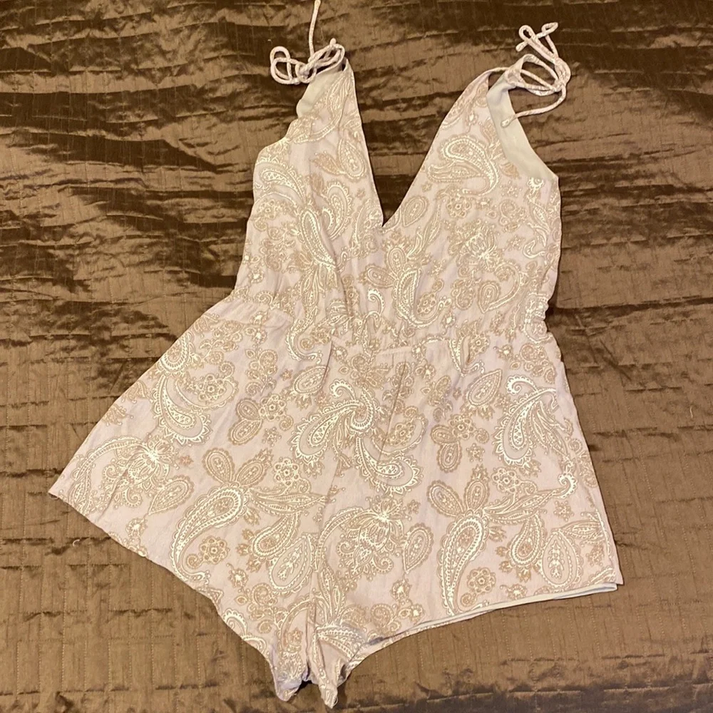 Tobi Stella paisley soft print deep V neck romper - Picture 2 of 5